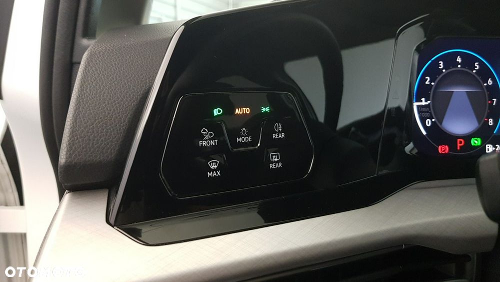 Volkswagen Golf 1.5 eTSI Life DSG - 5