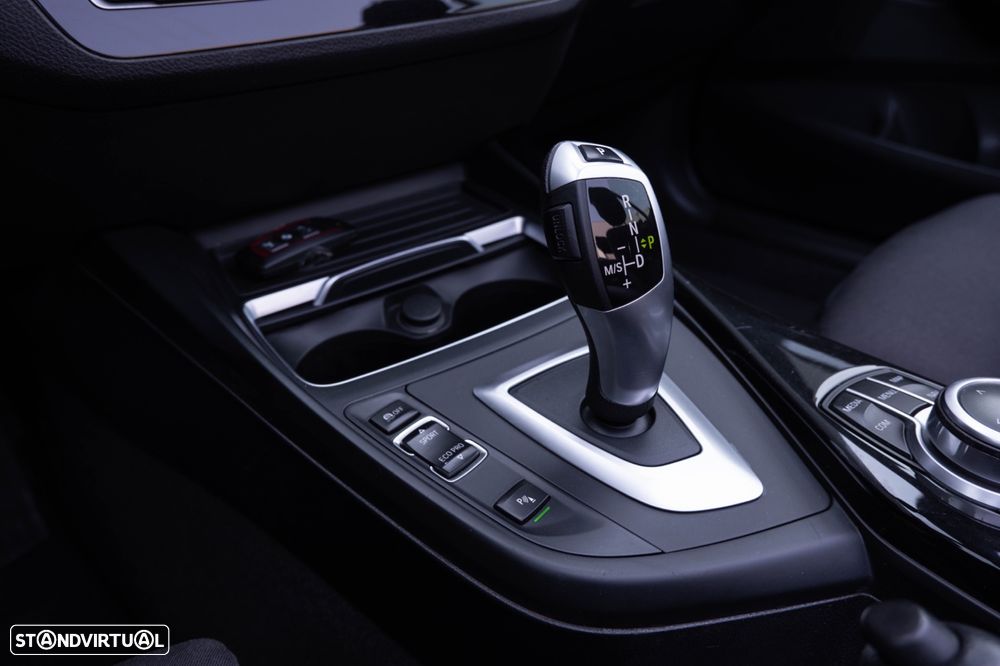 BMW 218 d Cabrio Line Sport Auto - 25