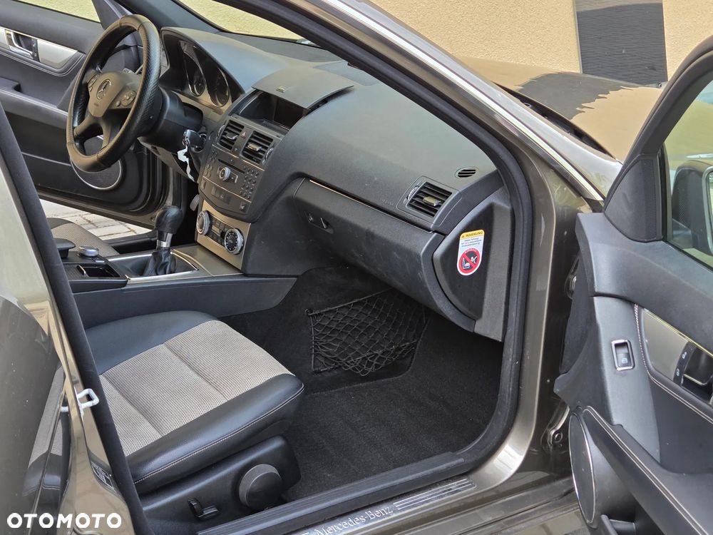 Mercedes-Benz Klasa C 200 (BlueEFFICIENCY) Avantgarde - 17