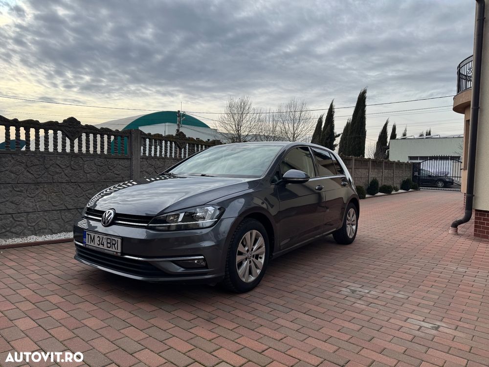 Volkswagen Golf - 1