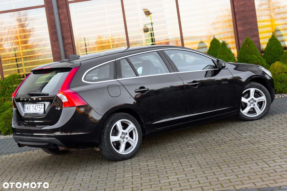 Volvo V60 T3 Momentum - 12