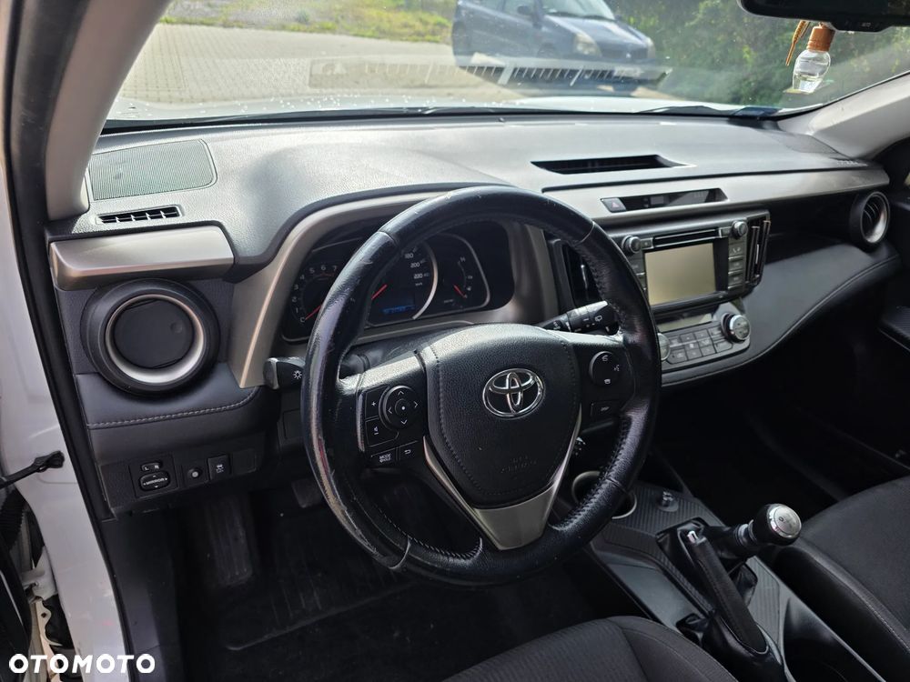Toyota RAV4 2.0 D-4D Premium - 11