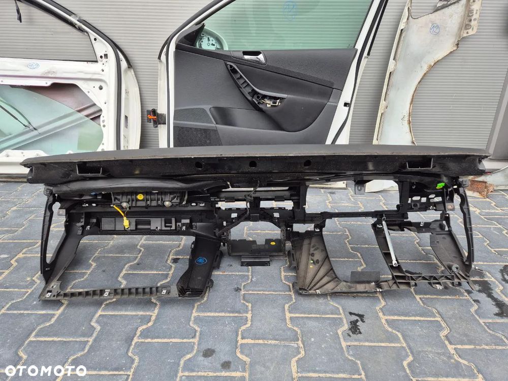 VW PASSAT B6 DRZWI / KLAPA BAGAŻNIKA / BŁOTNIK / MASKA / DESKA ROZDZIELCZA BIAŁE / CZARNE - 21