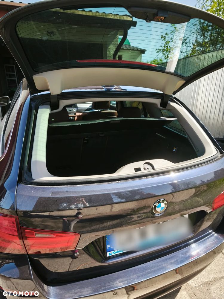 BMW Seria 5 525d Touring - 36