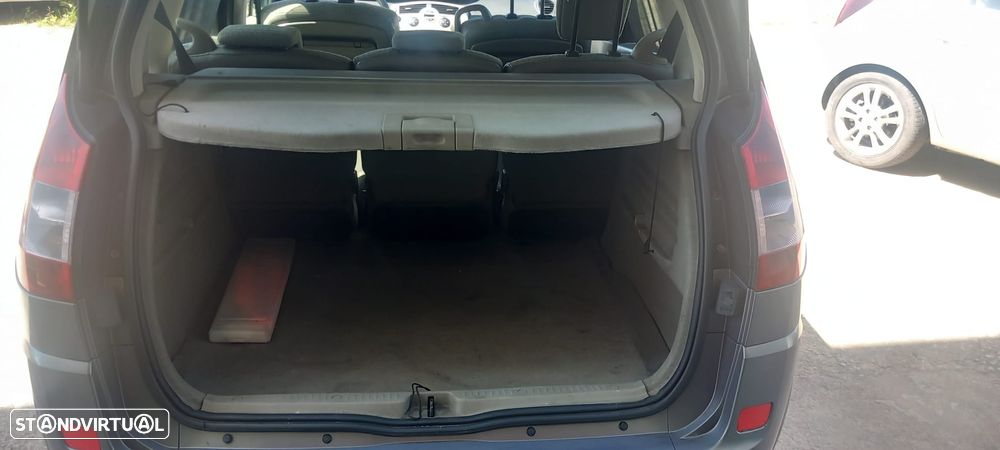 Renault Scénic 1.5 dCi Confort - 6