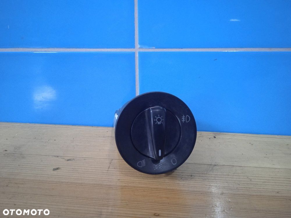 Przełącznik włącznik świateł New Beetle 3KX1C094153101C - 1