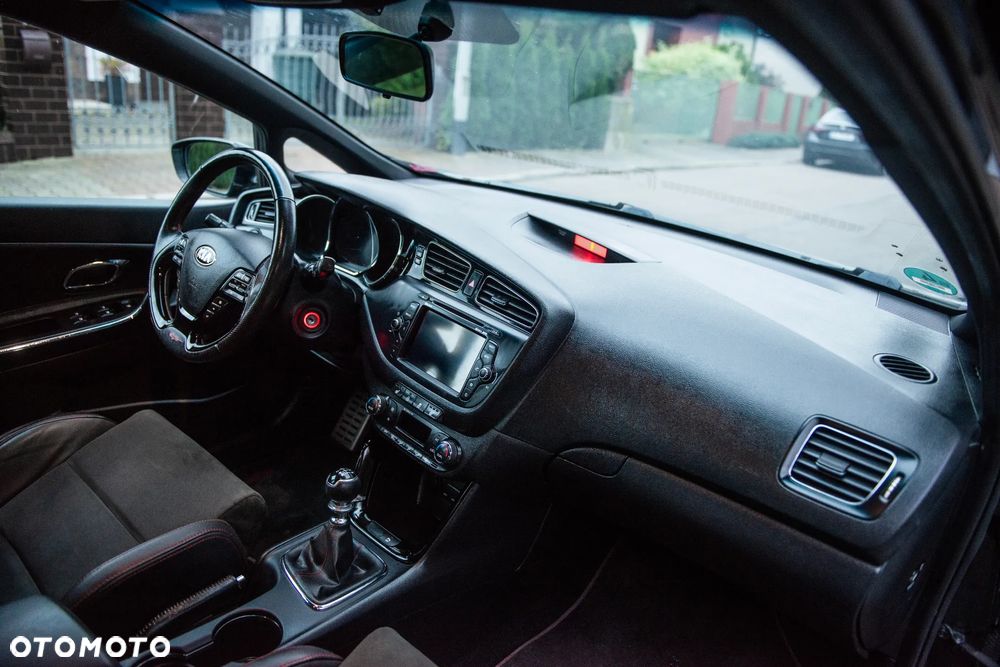 Kia Ceed 1.6 T-GDI GT - 29
