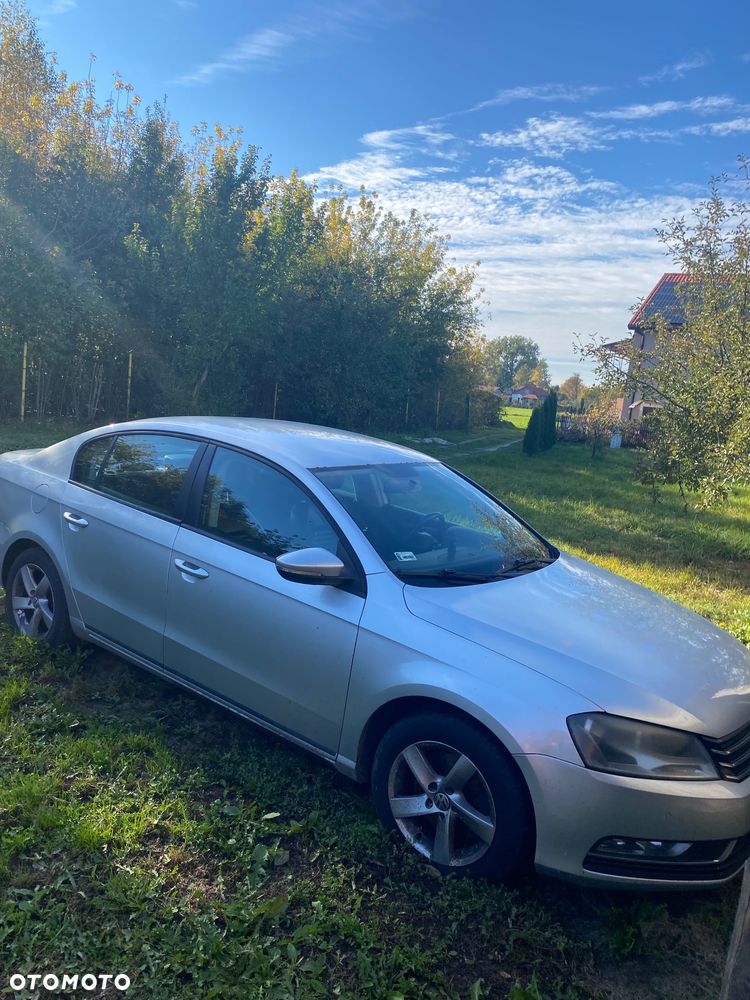 Volkswagen Passat - 1