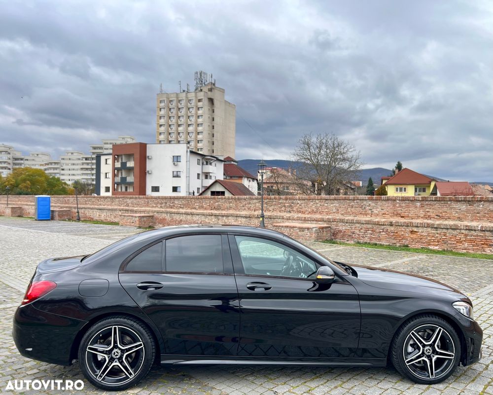 Mercedes-Benz C 220 d 4Matic T 9G-TRONIC AMG Line - 10