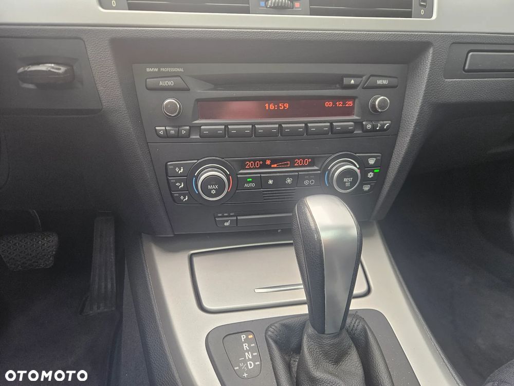 BMW Seria 3 318i - 15