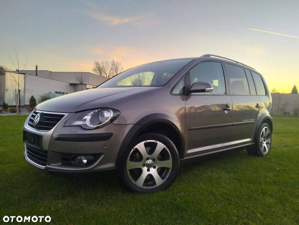 Volkswagen Touran 2.0 TDI DPF Cross DSG - 12