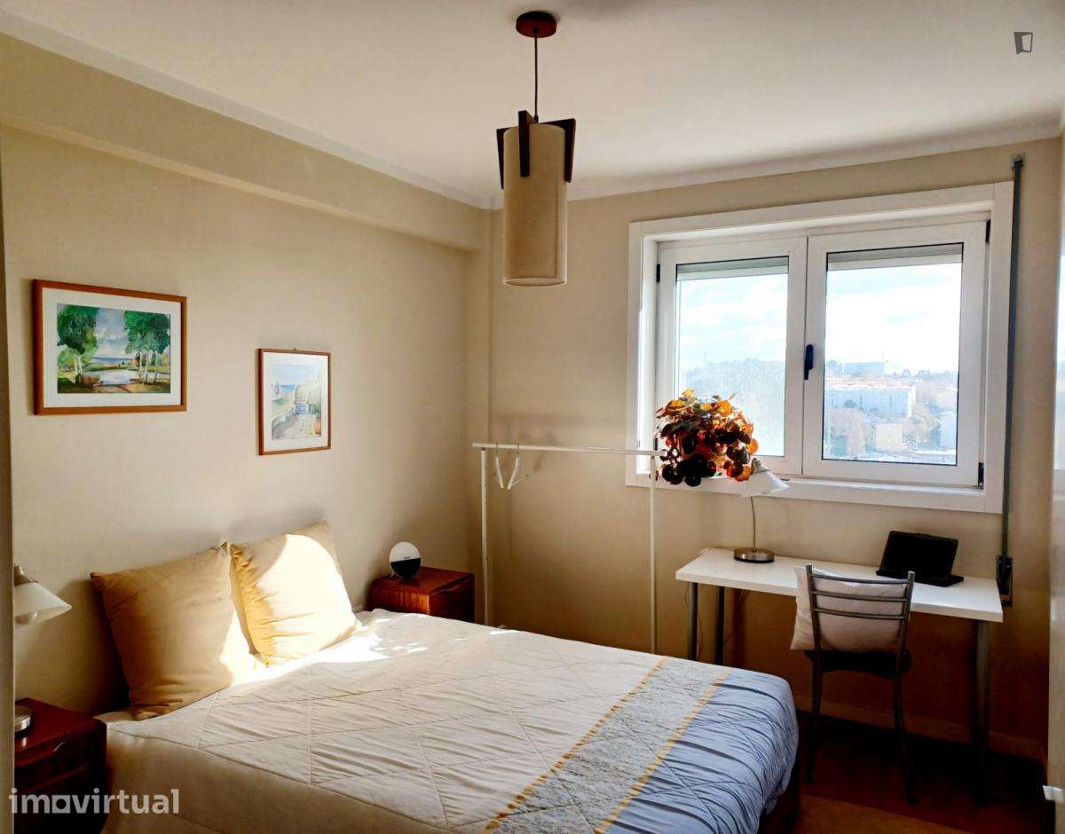 Quarto - localizado em Matosinhos Porto - Grande imagem: 3/6