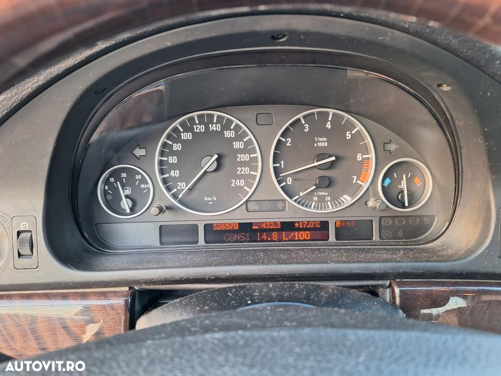 BMW Seria 5 525iA touring - 11