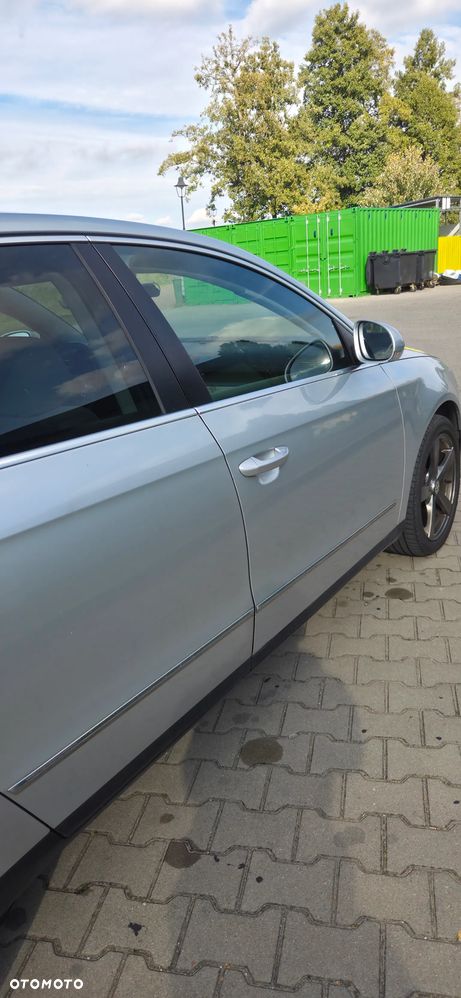 Volkswagen Passat - 13