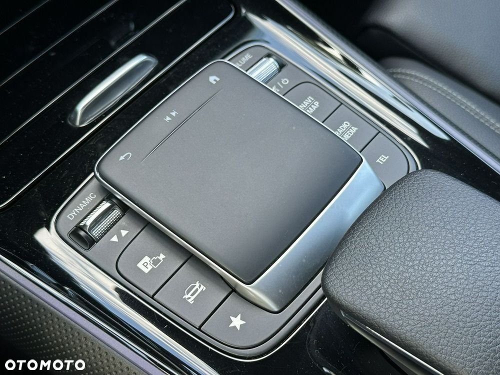 Mercedes-Benz GLB 200 7G-DCT - 30