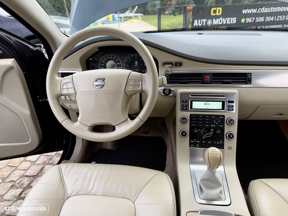 Volvo V70 2.4 D5 Momentum - 47