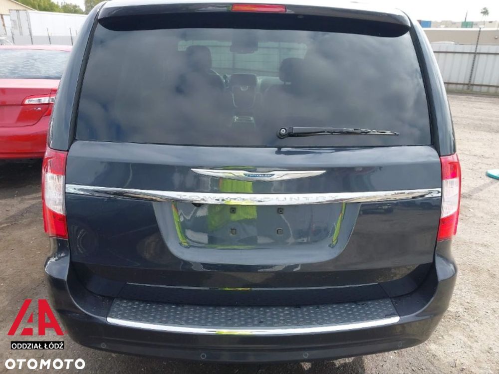 Chrysler Town & Country - 14