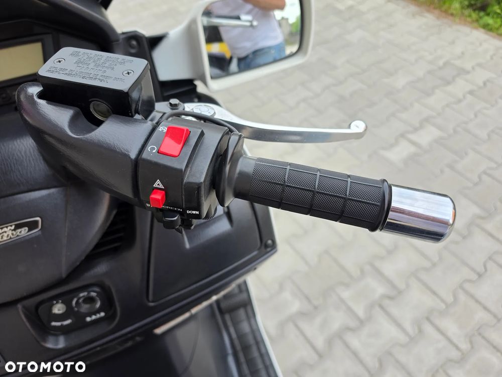 Suzuki Burgman - 16