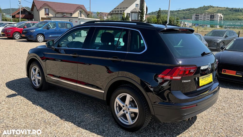 Volkswagen Tiguan - 11