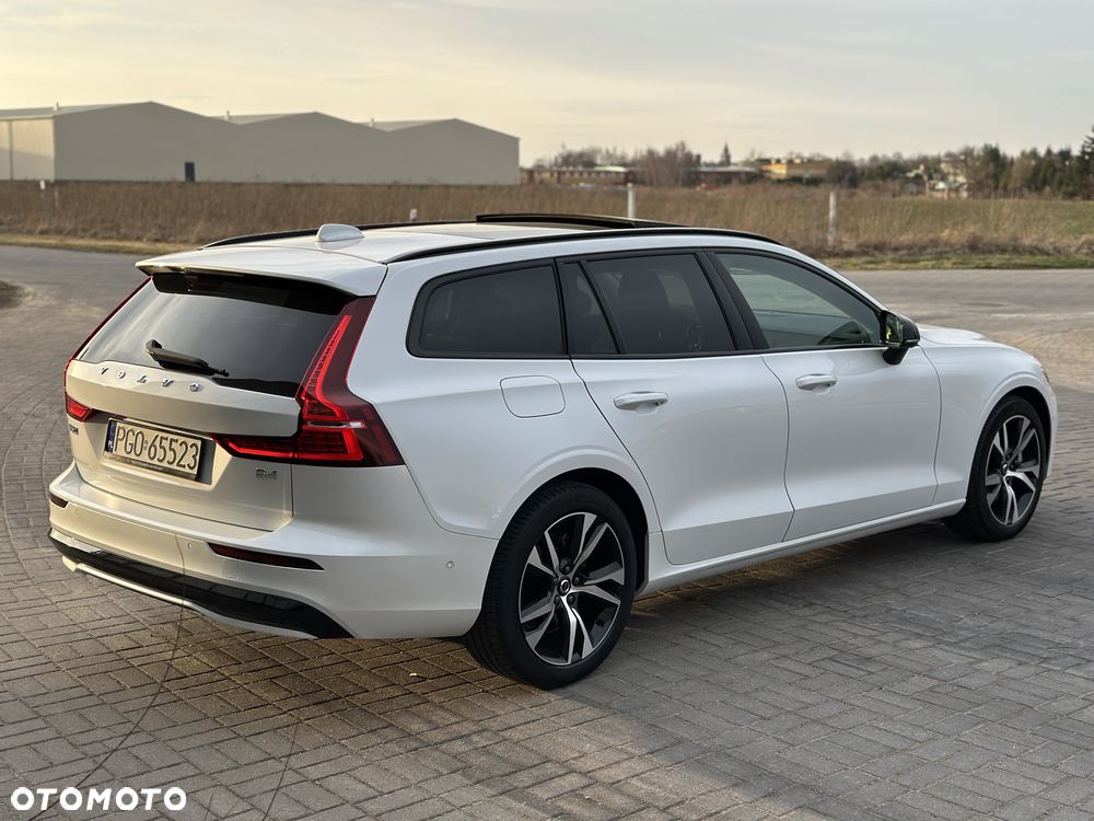 Volvo V60 B4 B DKG Plus Dark - 4