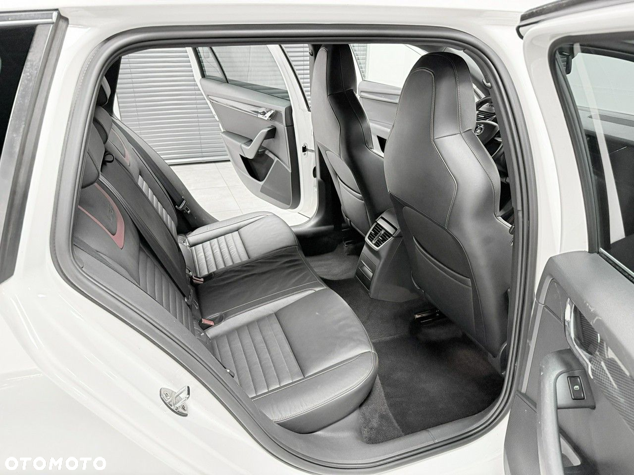 Skoda Octavia 2.0 TDI RS DSG - 35