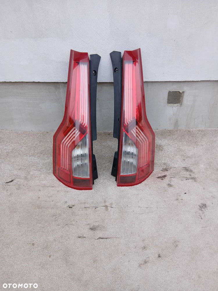 LAMPA TYLNA LEWA I PRAWA CITROEN C 4 PICASSO ROK 06/10