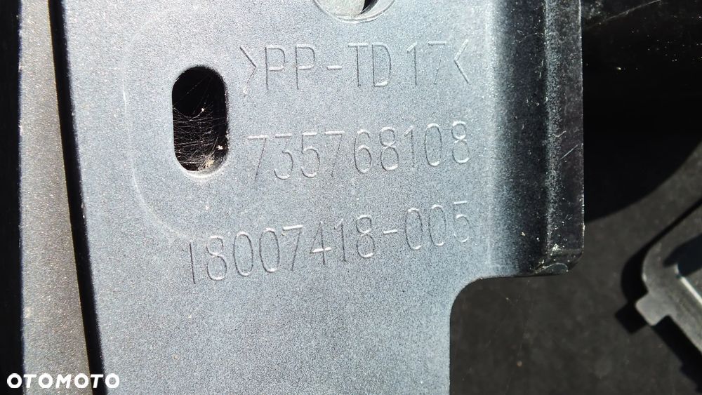 Zderzak przedni Jeep Avenger 735768108 - 11