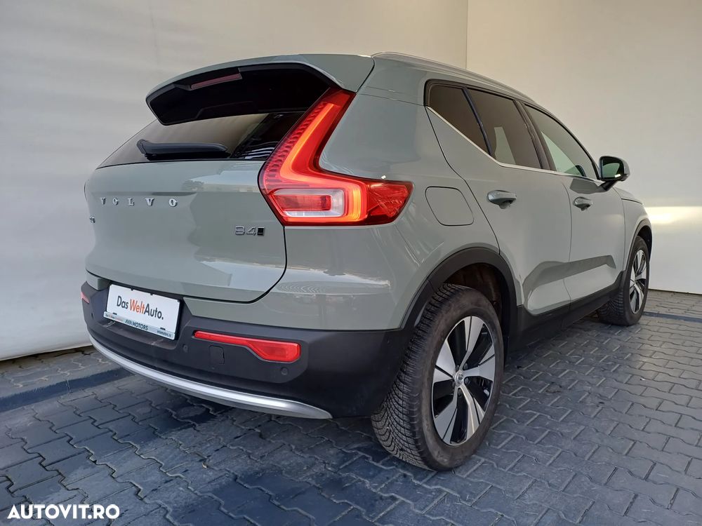 Volvo XC 40 B4 AT8 Mild Hybrid Momentum - 32