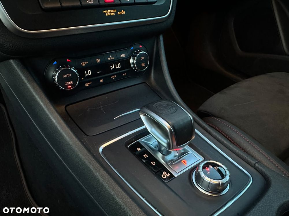 Mercedes-Benz GLA AMG 45 4Matic AMG Speedshift 7G-DCT AMG Night Edition - 32