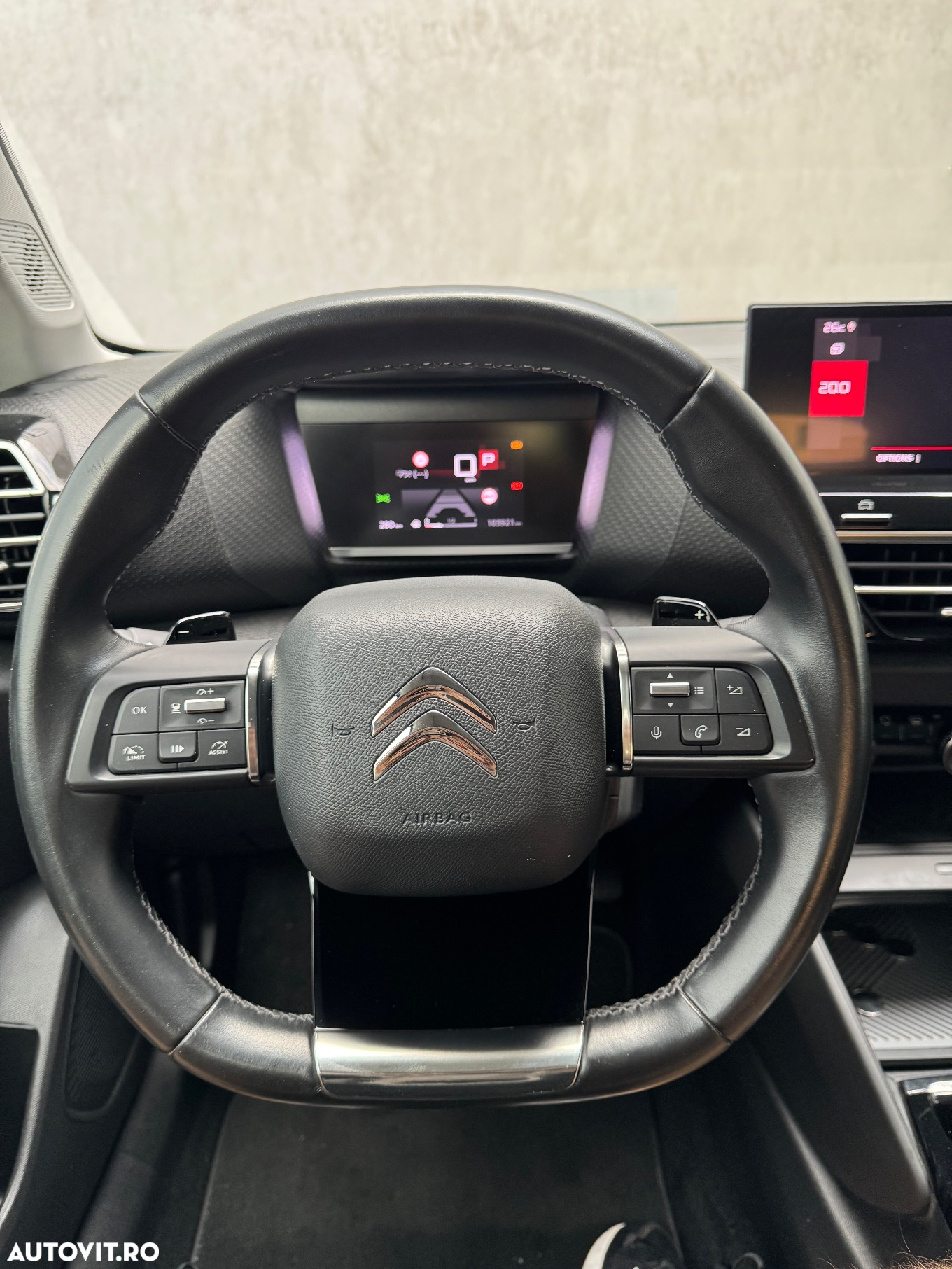 Citroën C4 BlueHDi 130 Stop&Start EAT8 SHINE - 26