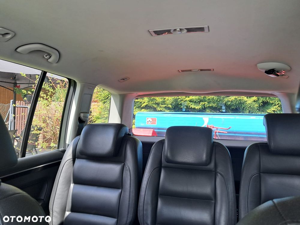 Volkswagen Touran 2.0 TDI DPF Highline - 16