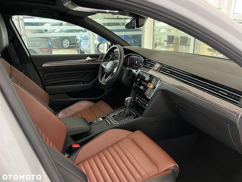 Volkswagen Passat Variant 2.0 TSI Elegance DSG - 22