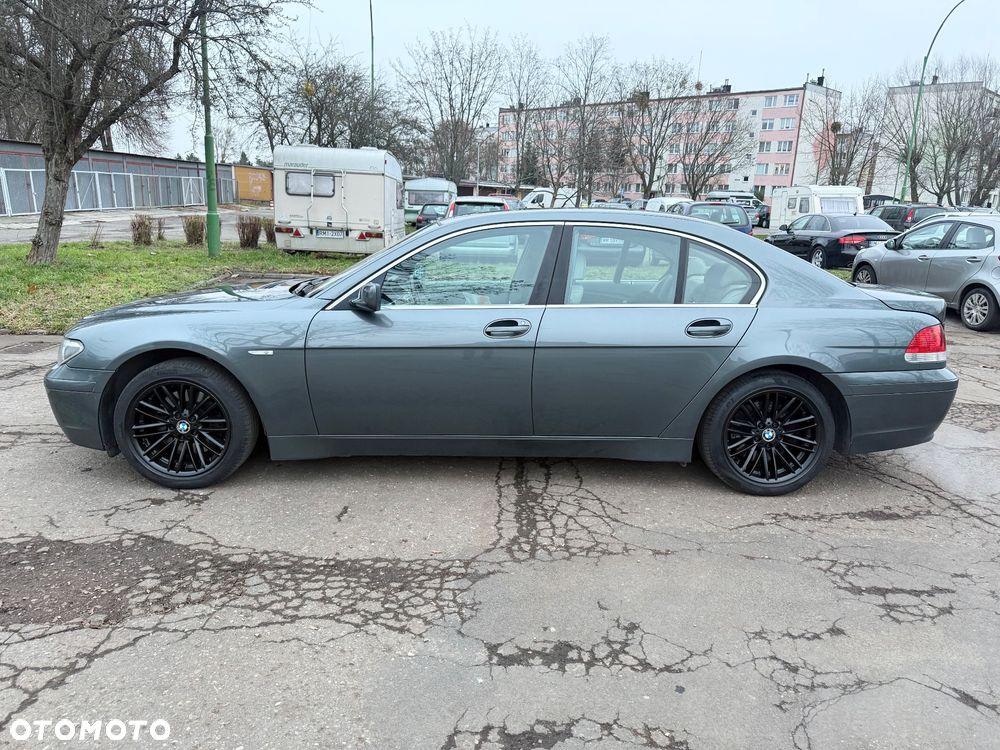 BMW Seria 7 745i - 5