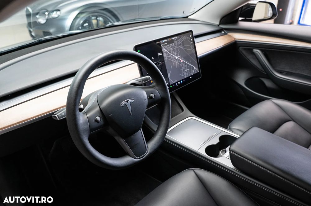 Tesla Model 3 Long Range AWD Premium - 28