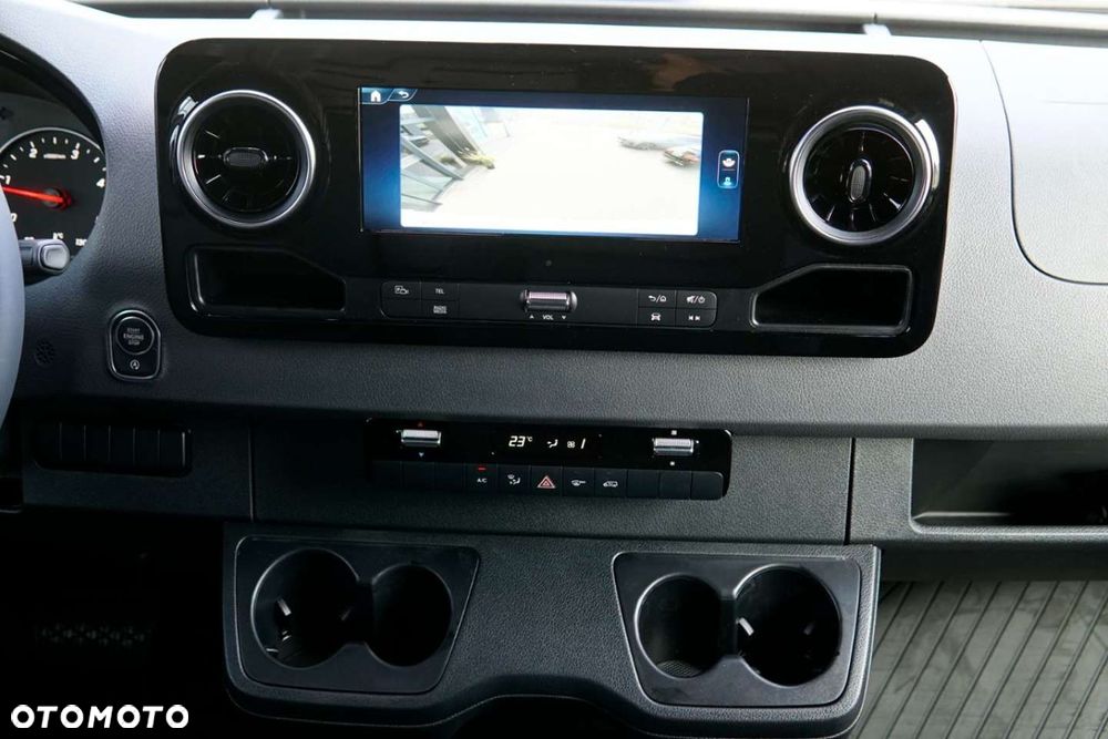 Mercedes-Benz Sprinter - 13