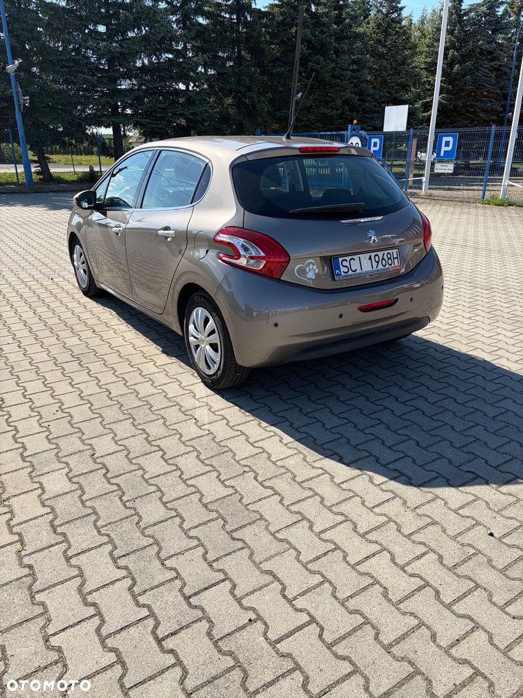 Peugeot 208 - 5
