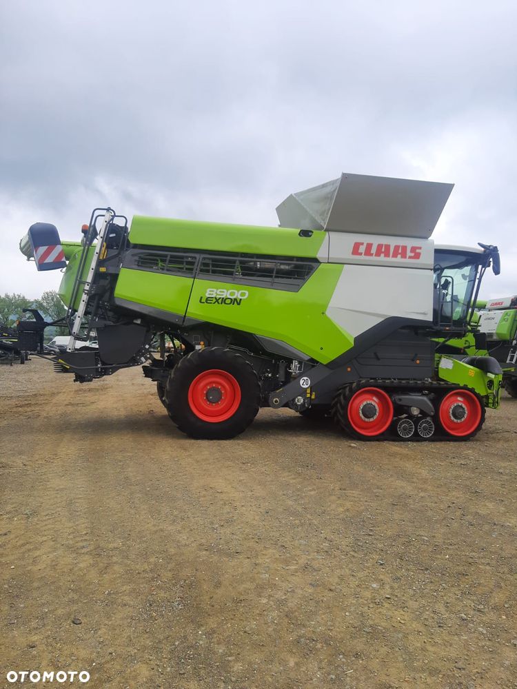 Claas Lexion 8900TT z hederem - 2