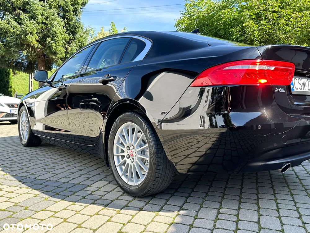 Jaguar XE 2.0 D R-Sport - 3