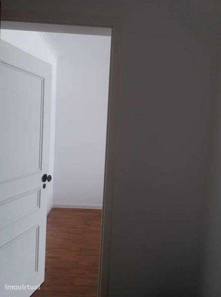 Apartamento T1 Amplo - Arrendar - Grande imagem: 5/8