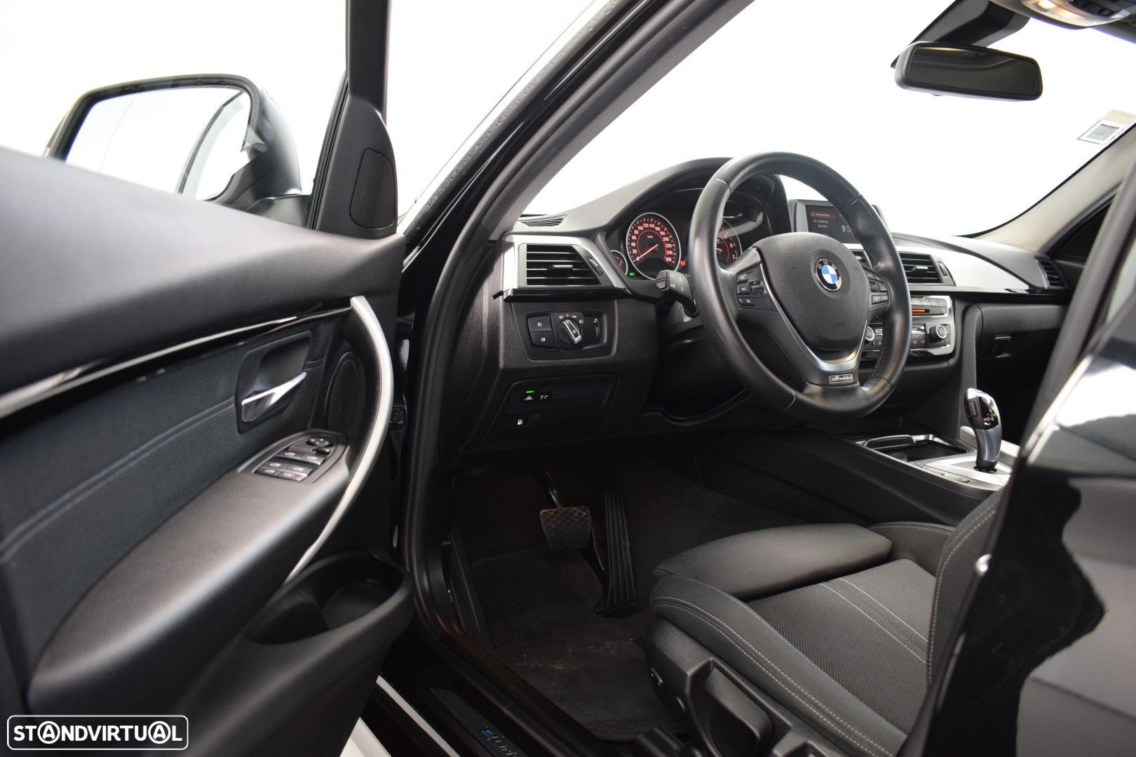 BMW 330 e iPerformance - 17