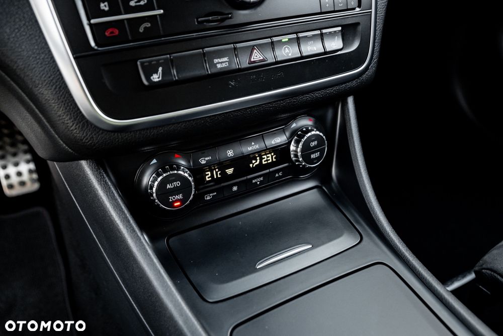 Mercedes-Benz CLA 250 7G-DCT AMG Line - 32