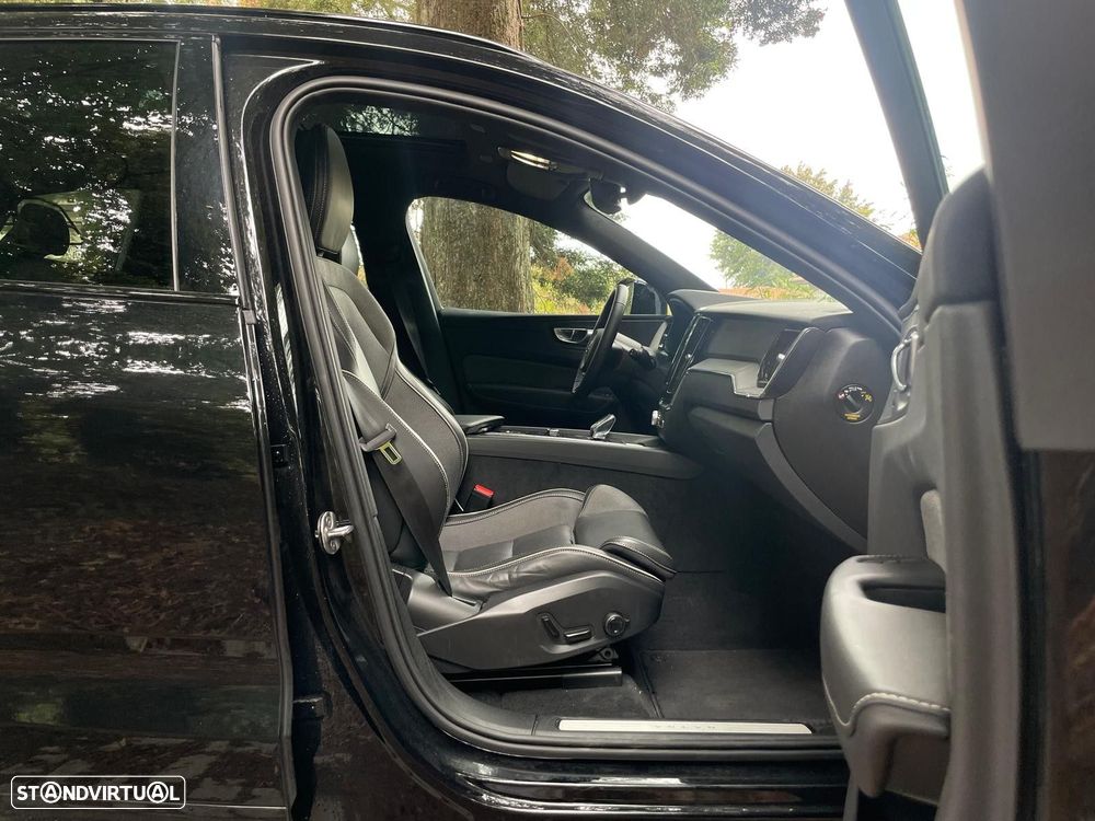Volvo XC 60 2.0 T6 PHEV Black Edition AWD - 37