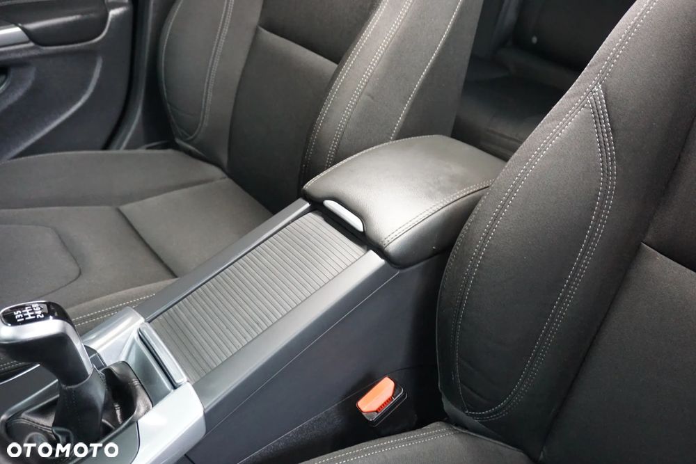 Volvo V60 D2 Kinetic - 33