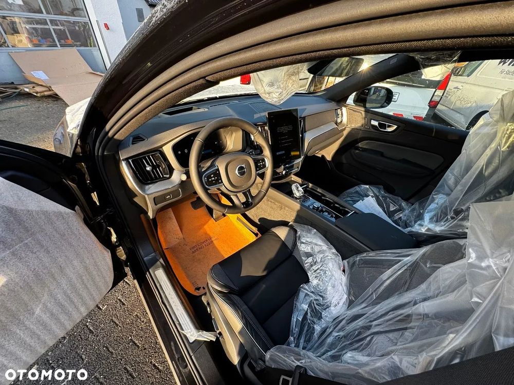 Volvo XC 60 B5 B AWD Plus Black Edition - 18