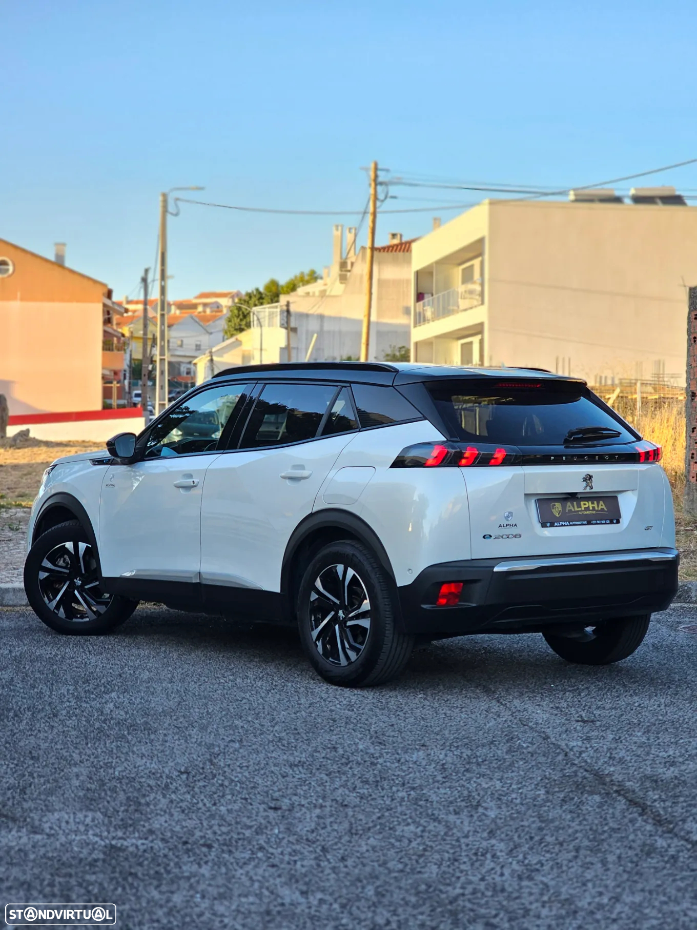 Peugeot e-2008 50 kWh GT - 5
