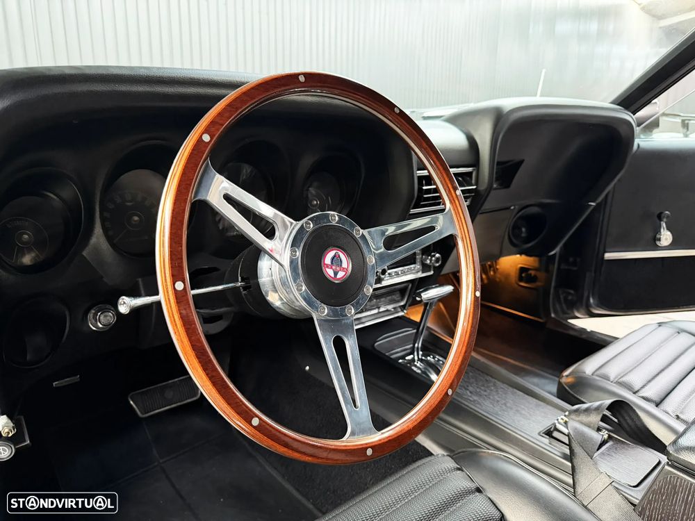 Ford Mustang - 33
