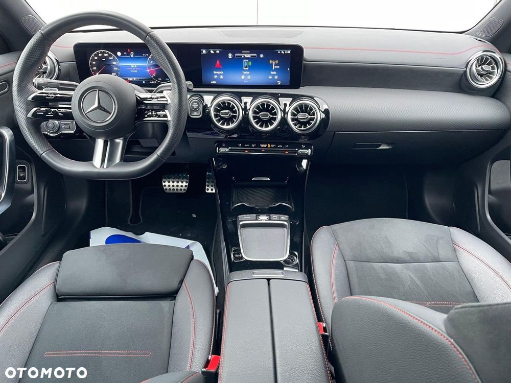 Mercedes-Benz CLA - 12