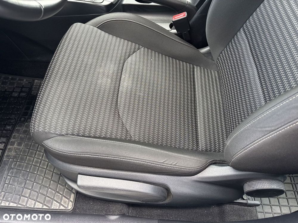 Kia Ceed - 12