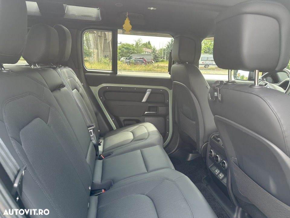 Land Rover Defender - 27