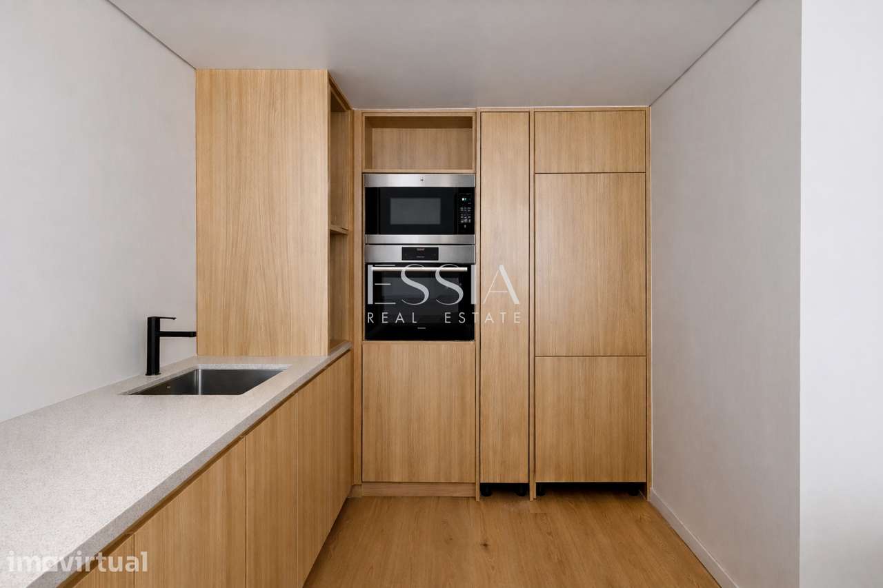 Moradia T4 Triplex com Terraço e Piscina no centro de Matosinhos - Grande imagem: 4/28
